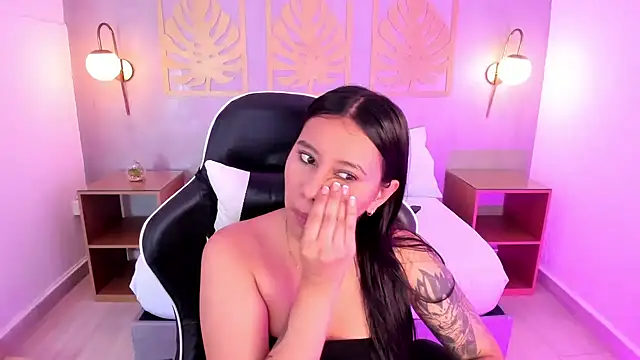 Snapshot of majo_rosse_ chatting on 09.23.25 majo rosse  online show from 09.23.25