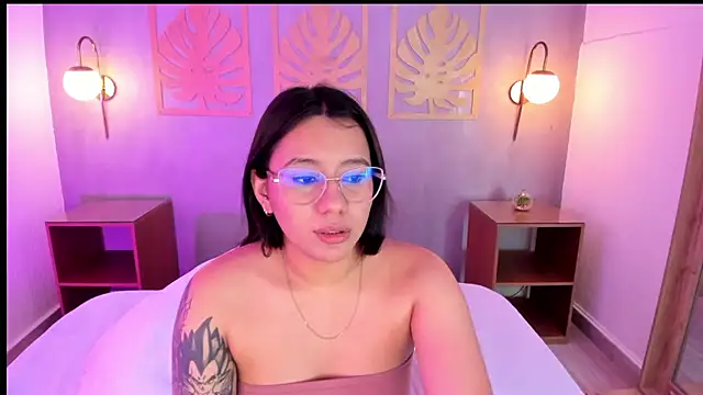 Snapshot of majo_rosse_ chatting on 09.27.25 majo rosse  online show from 09.27.25