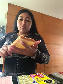 emmyjhonson07 online show from 09.18.25