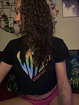 Snapshot of _Neeka_ chatting on 06.17.26 Neeka online show from 06.17.26