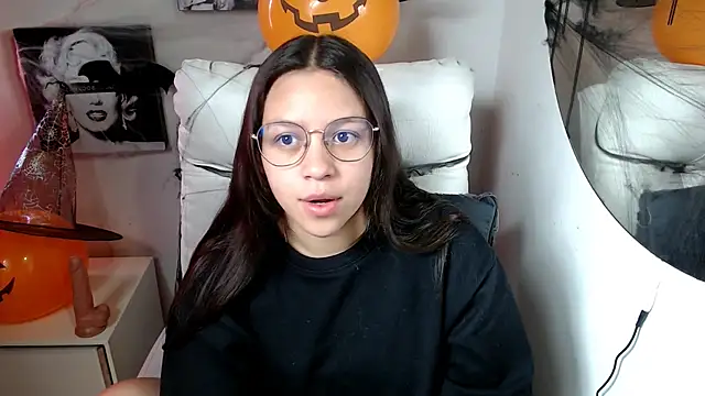 SamanthaRoldaan online show from 10.15.25