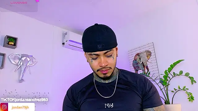 Snapshot of JordanSmiith_ chatting on 04.18.26 JordanSmiith online show from 04.18.26