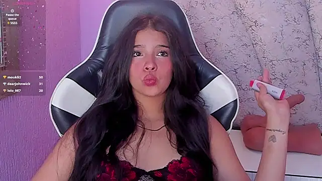 chloe watson  online show from 03.12.25