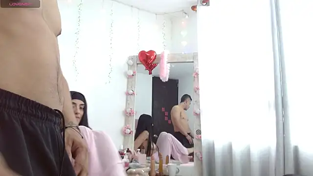 Snapshot of Wanda_and_cosmo_ chatting on 09.14.25 Wanda and cosmo online show from 09.14.25