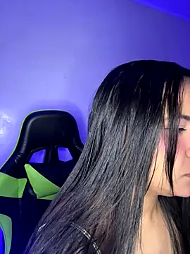 leila 22 online show from 12.21.25