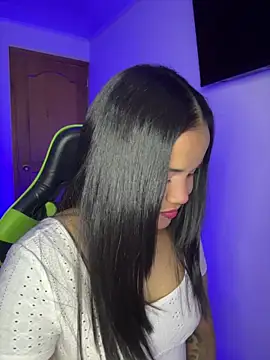 leila 22 online show from 04.14.26