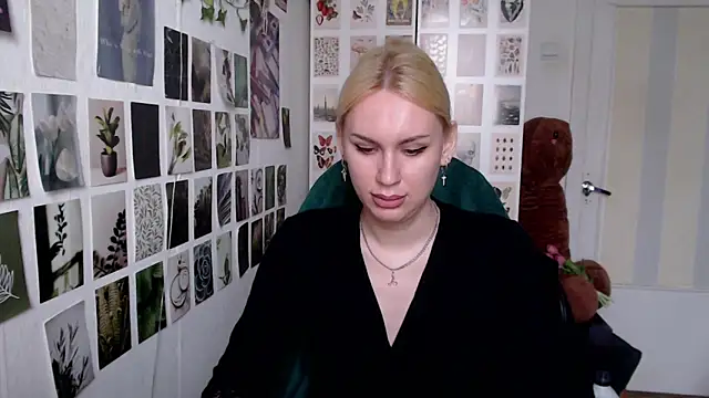 Snapshot of CapriScorpion chatting on 04.29.26 CapriScorpion online show from 04.29.26