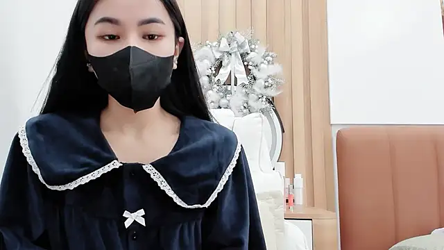 Snapshot of Lita-Julia chatting on 01.13.25 Lita-Julia online show from 01.13.25