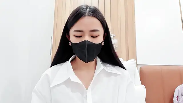 Snapshot of Lita-Julia chatting on 01.18.25 Lita-Julia online show from 01.18.25