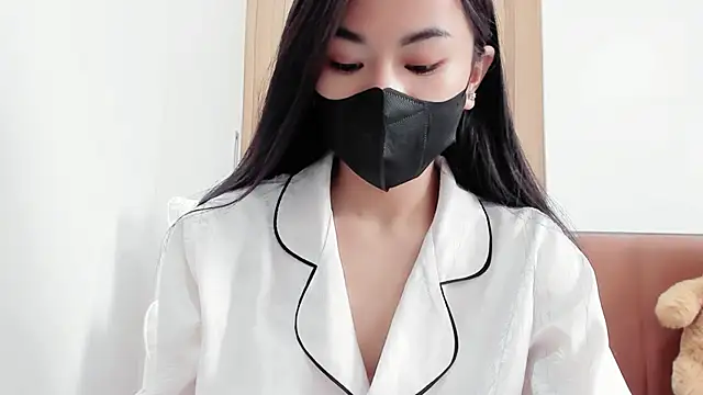 Snapshot of Lita-Julia chatting on 02.26.25 Lita-Julia online show from 02.26.25