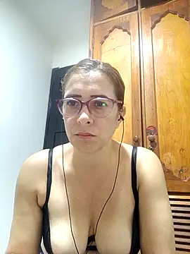 Snapshot of mademonsexy chatting on 04.18.26 mademonsexy online show from 04.18.26