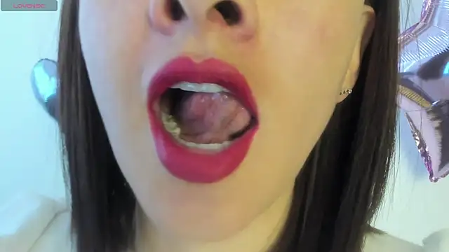 Snapshot of queen_fetish chatting on 06.18.26 queen fetish online show from 06.18.26