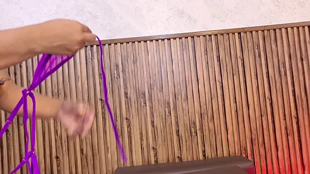 evelynjohnsoon online show from 11.18.25