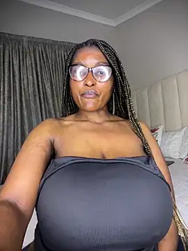 Snapshot of Bustygoddess32 chatting on 04.27.26 Bustygoddess32 online show from 04.27.26