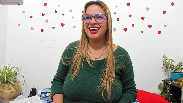 hazel 34 online show from 10.05.25