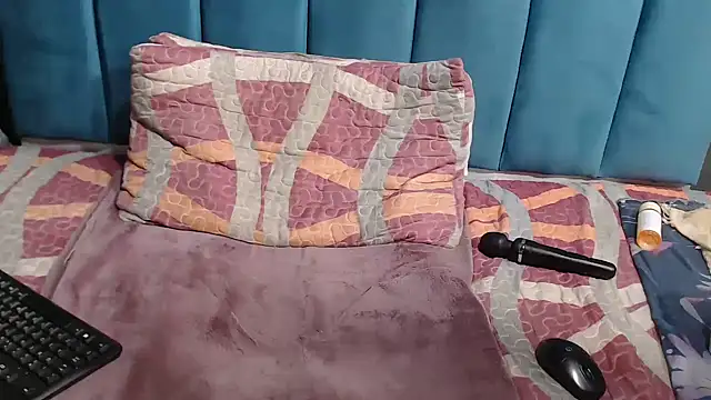 BLACKberry008 online show from 02.19.25