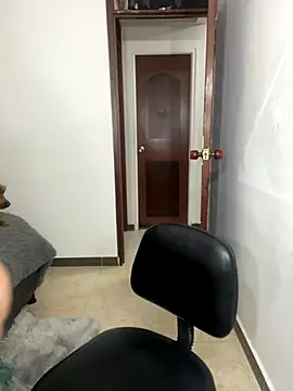 Snapshot of Charlotte_cutee18 chatting on 10.13.25 Charlotte cutee18 online show from 10.13.25