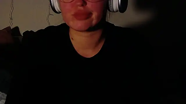 Snapshot of IrinaArt chatting on 01.12.25 IrinaArt online show from 01.12.25