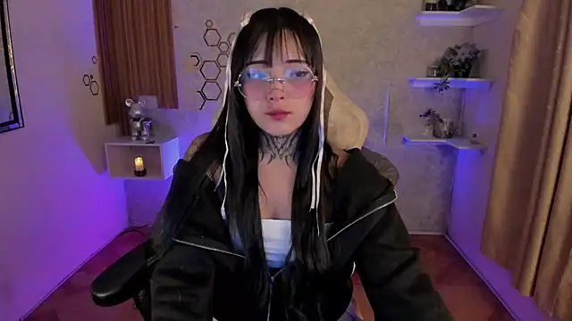 Snapshot of mia_catt05 chatting on 09.21.25 mia catt05 online show from 09.21.25