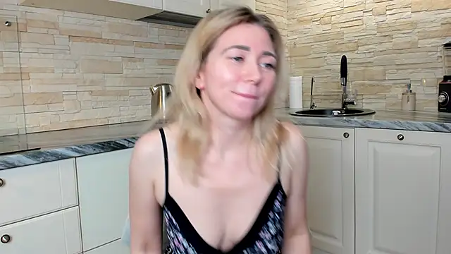 amanda   grey online show from 12.04.25