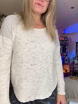 TrenaAnne online show from 02.18.25