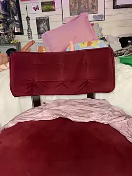 TrenaAnne online show from 02.26.25