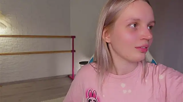 Snapshot of Beatrica_Klein chatting on 09.15.25 Beatrica Klein online show from 09.15.25