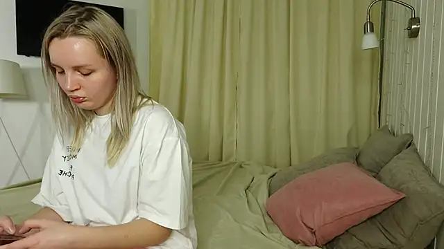 Snapshot of Beatrica_Klein chatting on 10.12.25 Beatrica Klein online show from 10.12.25