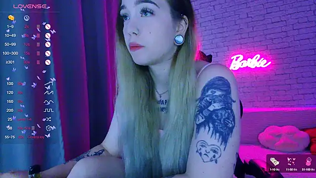 Snapshot of -Stacyy- chatting on 10.11.25 -Stacyy- online show from 10.11.25