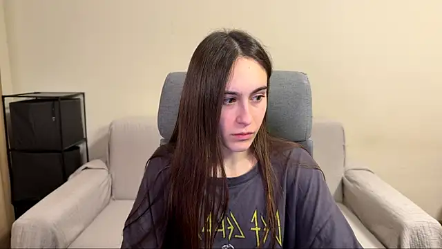 Snapshot of AliceKolltt chatting on 04.16.26 AliceKolltt online show from 04.16.26