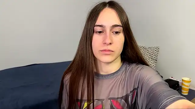 Snapshot of AliceKolltt chatting on 04.17.26 AliceKolltt online show from 04.17.26
