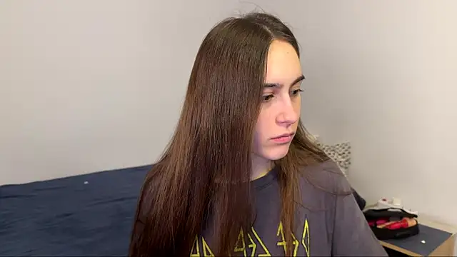 Snapshot of AliceKolltt chatting on 04.19.26 AliceKolltt online show from 04.19.26