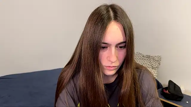 Snapshot of AliceKolltt chatting on 04.20.26 AliceKolltt online show from 04.20.26