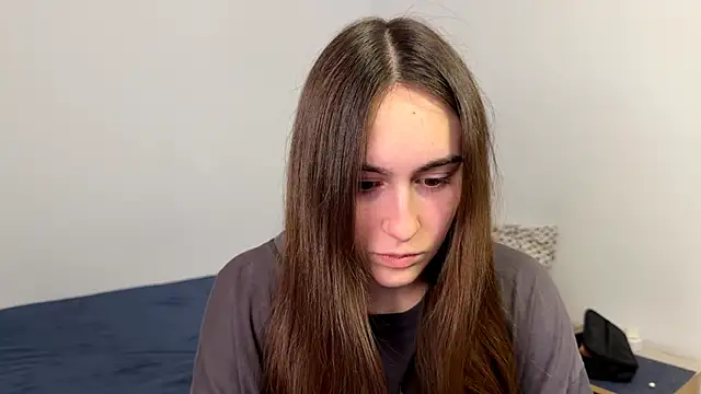 Snapshot of AliceKolltt chatting on 04.21.26 AliceKolltt online show from 04.21.26