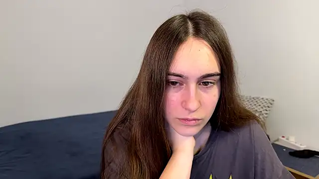 Snapshot of AliceKolltt chatting on 04.24.26 AliceKolltt online show from 04.24.26