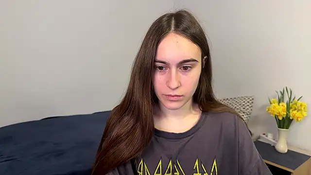 Snapshot of AliceKolltt chatting on 04.29.26 AliceKolltt online show from 04.29.26