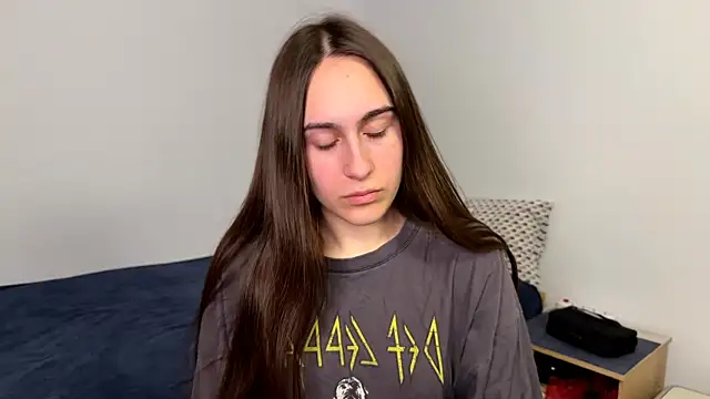 Snapshot of AliceKolltt chatting on 05.19.26 AliceKolltt online show from 05.19.26