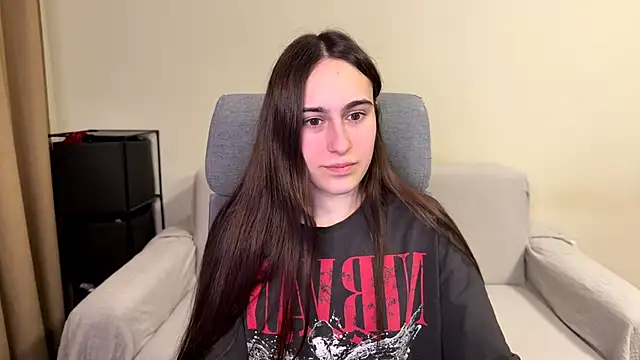 Snapshot of AliceKolltt chatting on 06.04.26 AliceKolltt online show from 06.04.26