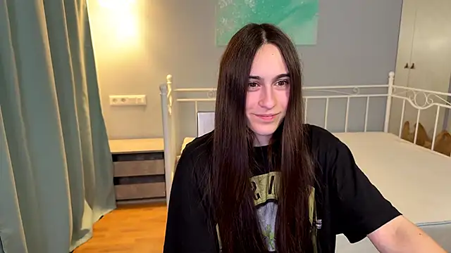 Snapshot of AliceKolltt chatting on 06.14.26 AliceKolltt online show from 06.14.26