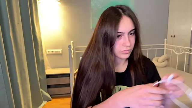 Snapshot of AliceKolltt chatting on 06.15.26 AliceKolltt online show from 06.15.26