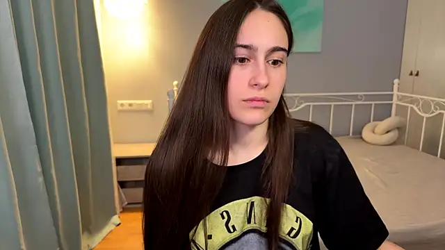 Snapshot of AliceKolltt chatting on 06.16.26 AliceKolltt online show from 06.16.26