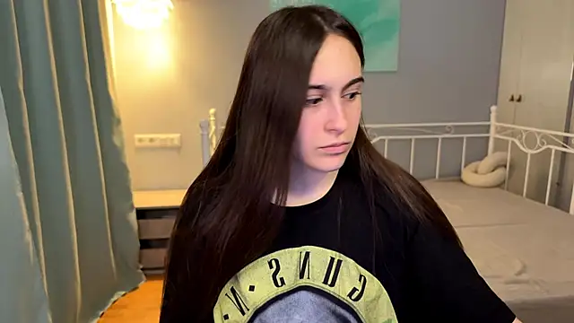 Snapshot of AliceKolltt chatting on 06.19.26 AliceKolltt online show from 06.19.26
