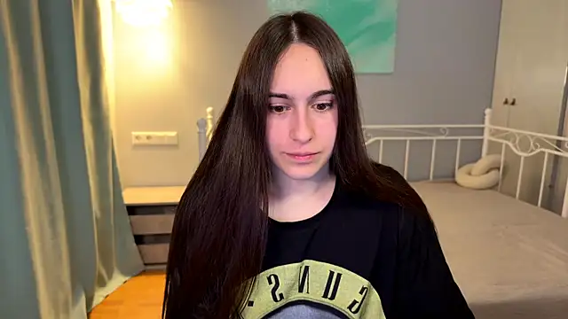 Snapshot of AliceKolltt chatting on 06.20.26 AliceKolltt online show from 06.20.26