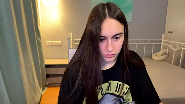 Snapshot of AliceKolltt chatting on 06.21.26 AliceKolltt online show from 06.21.26