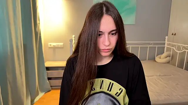 Snapshot of AliceKolltt chatting on 06.24.26 AliceKolltt online show from 06.24.26