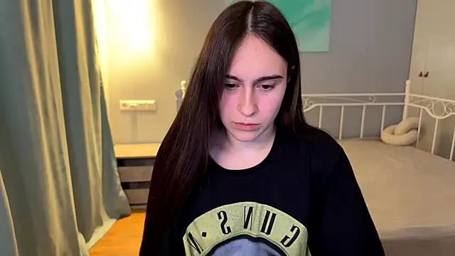 Snapshot of AliceKolltt chatting on 06.27.26 AliceKolltt online show from 06.27.26