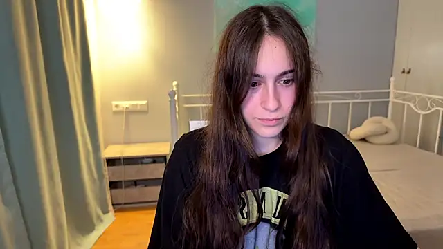 Snapshot of AliceKolltt chatting on 06.29.26 AliceKolltt online show from 06.29.26
