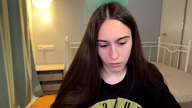 Snapshot of AliceKolltt chatting on 07.17.26 AliceKolltt online show from 07.17.26