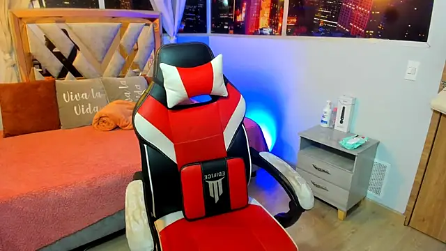 Snapshot of Kendall_Sophy chatting on 01.22.25 Kendall Sophy online show from 01.22.25