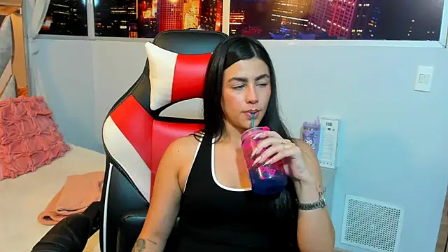 Snapshot of Kendall_Sophy chatting on 03.10.25 Kendall Sophy online show from 03.10.25